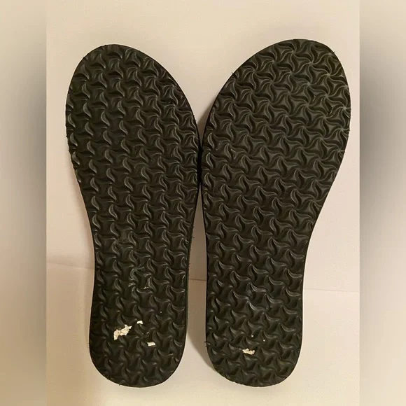 Teva Mush Olowahu Strappy Flip Flops in Tyena Lime Green Size 7 women NWOT - Picture 3 of 11